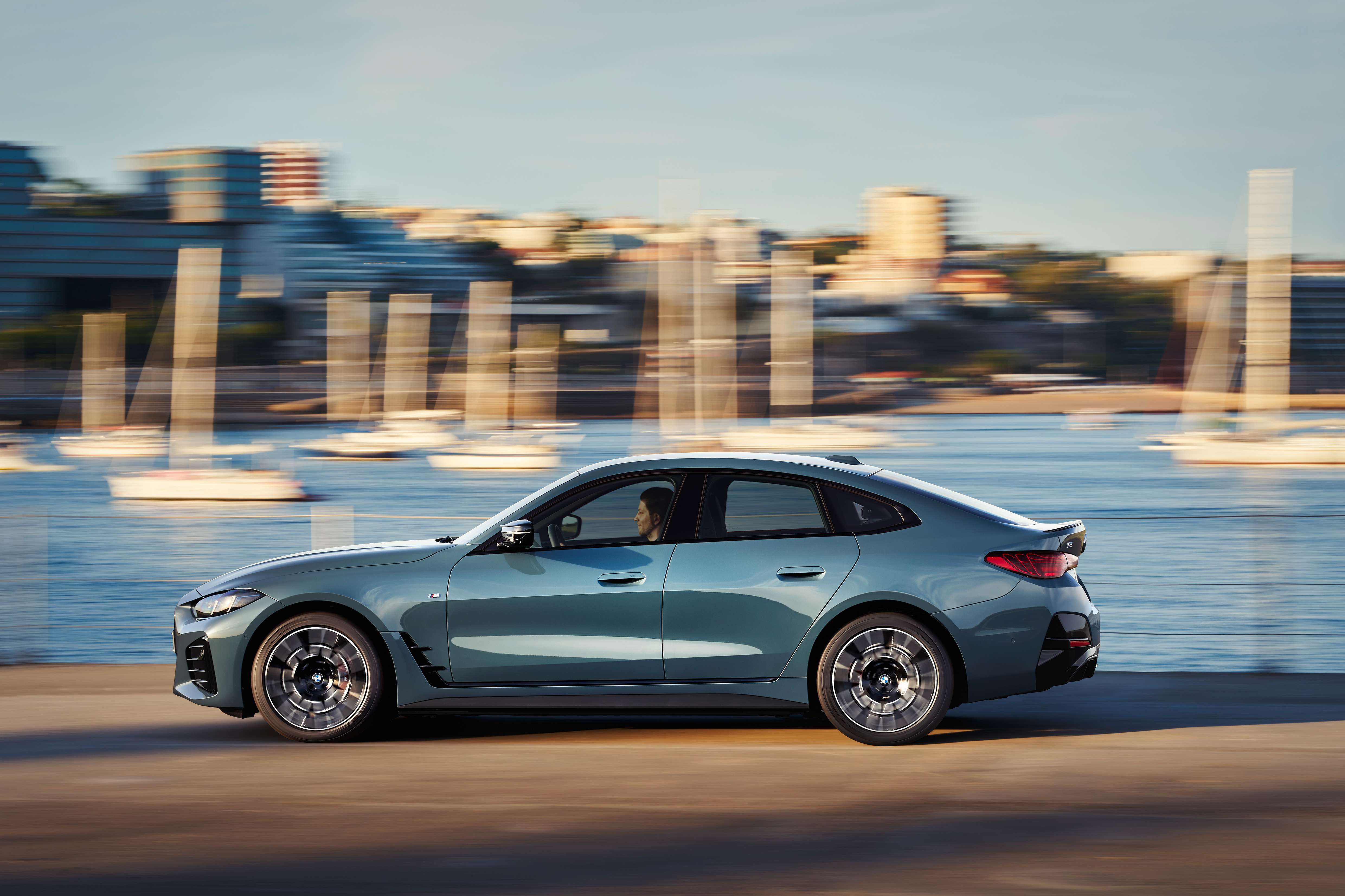 P90546630_highRes_the-new-bmw-i4-m50-x